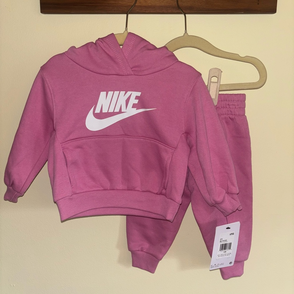 *NWT* Nike Baby Girl Pink Hoodie and Sweatpants Matching Set 12 month